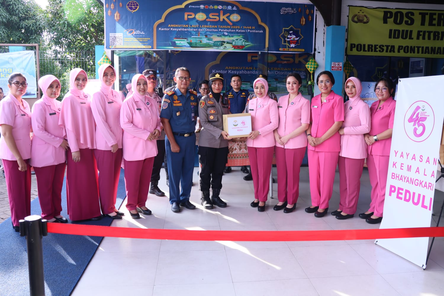 Ketua Bhayangkari Kalbar kunjungi pos, OPS ketupat 2025